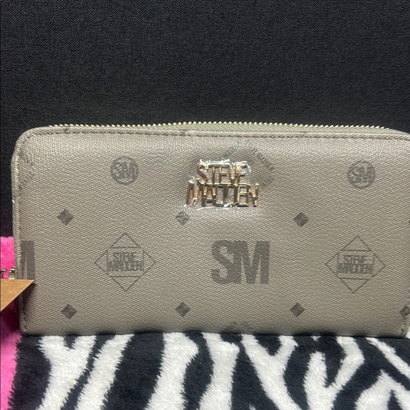 Steve Madden Gray Wallet - Picture 1 of 1